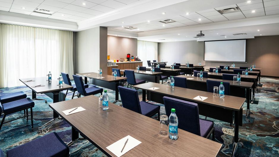 Courtyard by Marriott Toronto Airport Meeting