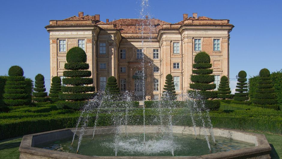 Castello Di Guarene Exterior