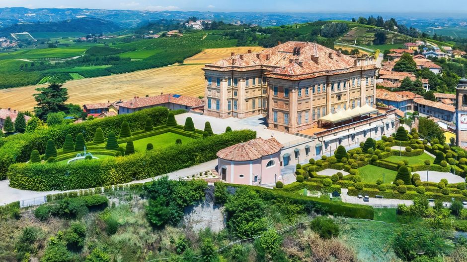 Castello Di Guarene Exterior