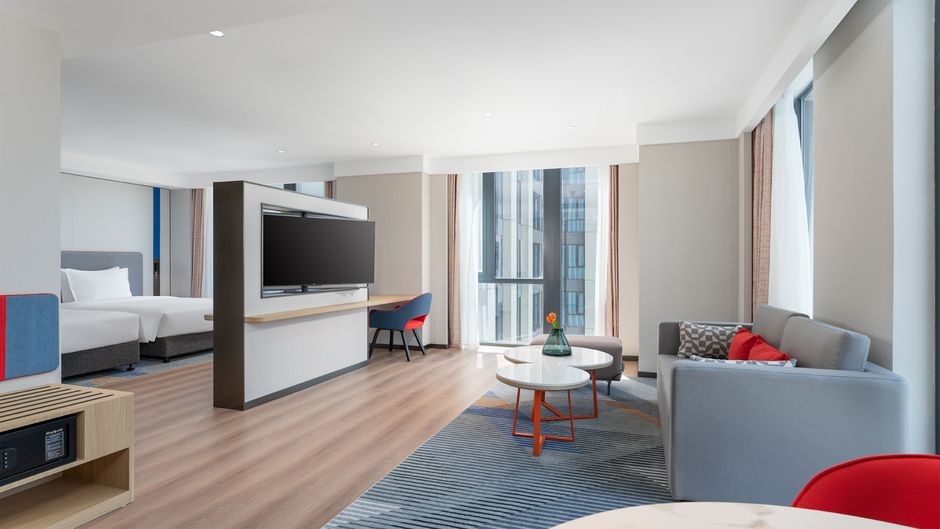 Holiday Inn Exp Daxing Suite