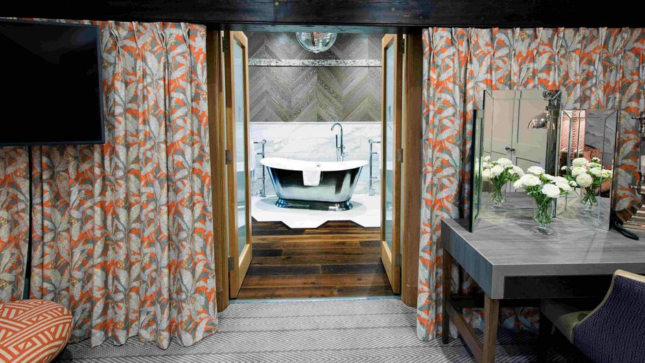 Fence Gate Lodge Room