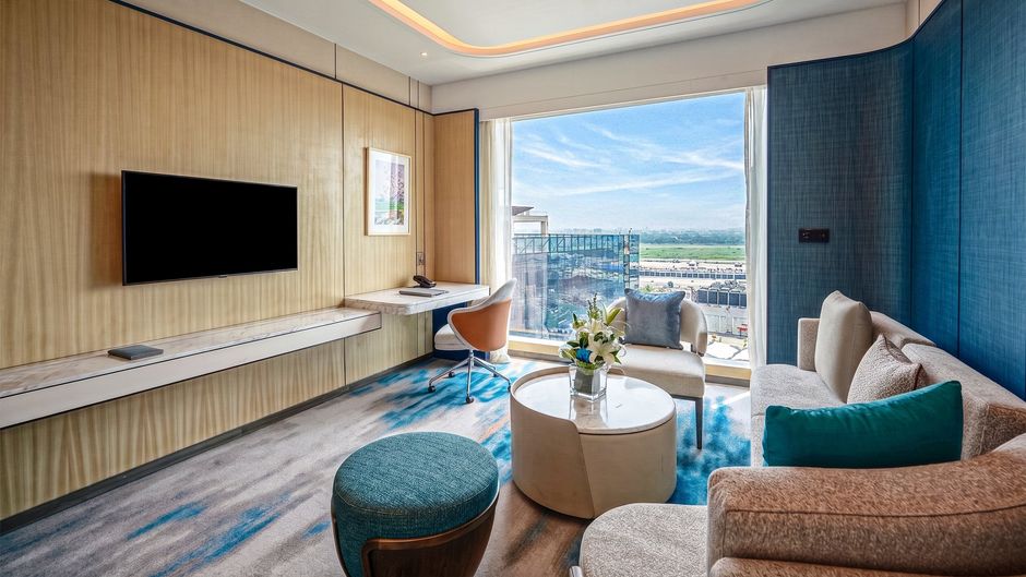 Crowne Plaza Dhaka Airport Suite