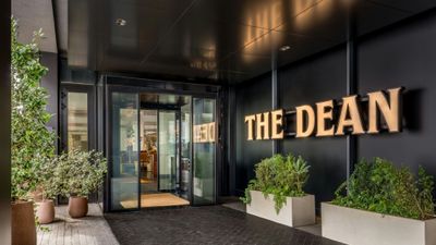 Roomers Munich, Autograph Collection