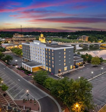 Courtyard by Marriott Hamilton