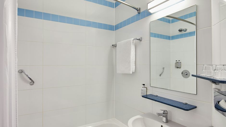 Leonardo Hotel Swindon Room