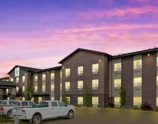 Duvernay Inn & Suites