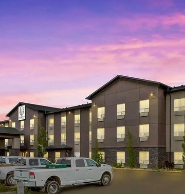 Duvernay Inn & Suites