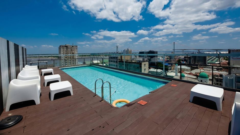 Onomo Hotel Maputo Pool