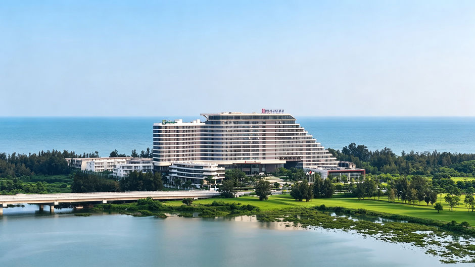 HUALUXE Beihai Silver Beach Resort Exterior