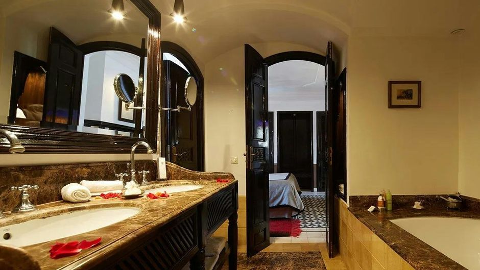 Palais L'Heure Bleue Room