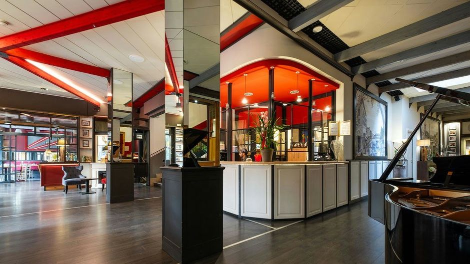 Italia Hotel Lobby