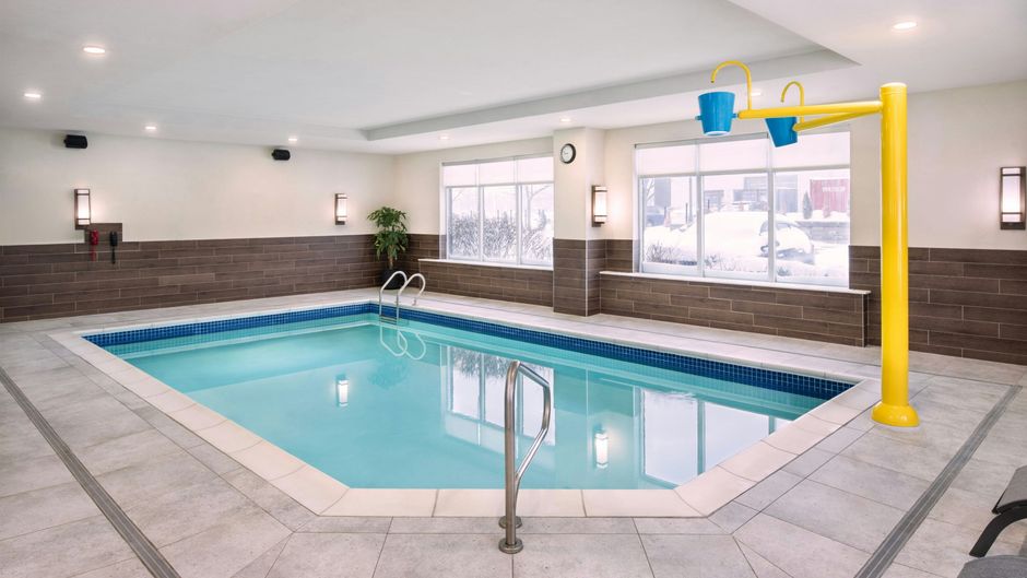 Fairfield Inn & Suites Newmarket Pool