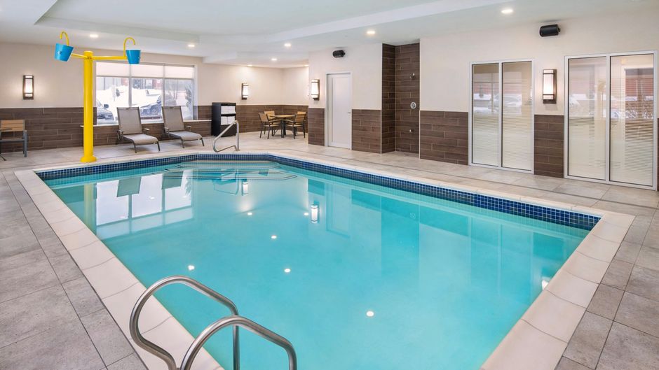 Fairfield Inn & Suites Newmarket Pool