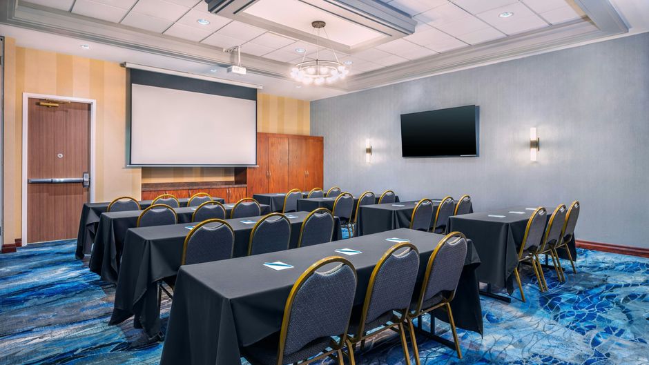 Fairfield Inn & Suites Newmarket Meeting