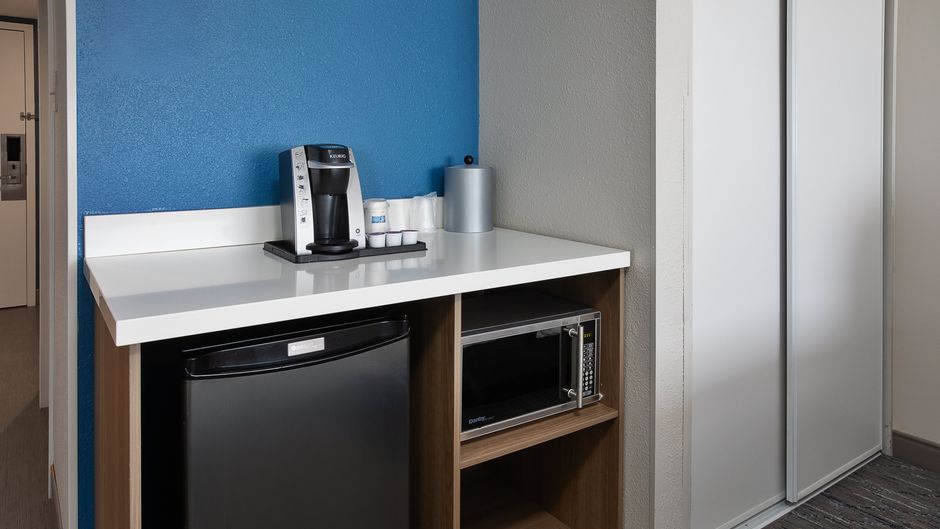 Holiday Inn Express & Suites Fredericton Room