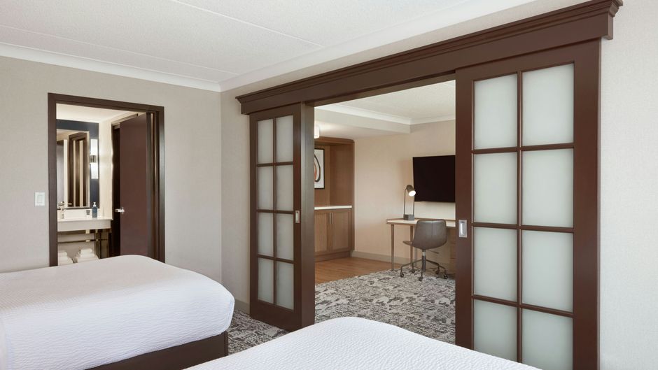 Four Points by Sheraton London Suite