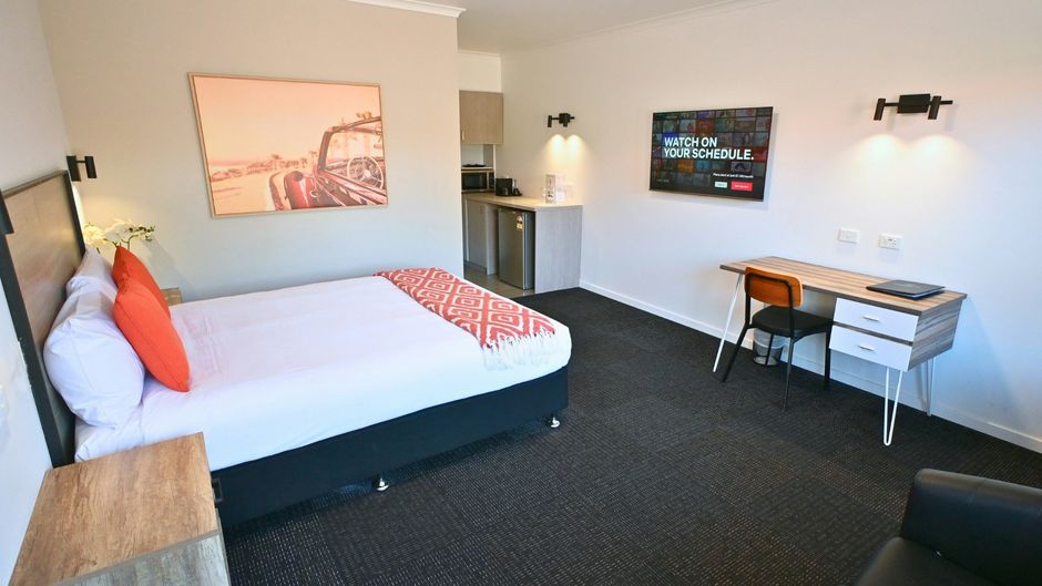 Peppermill Inn Room