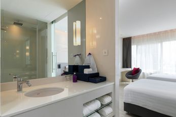 Centara Watergate Pavillion Hotel