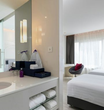 Centara Watergate Pavillion Hotel