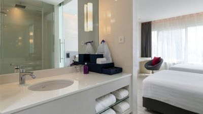 Centara Watergate Pavillion Hotel