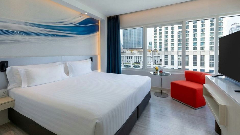 Centara Watergate Pavillion Hotel Suite