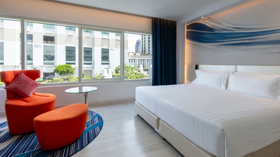 Centara Watergate Pavillion Hotel Suite