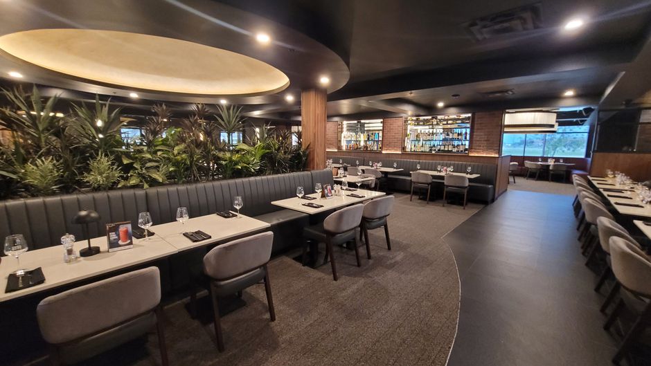 Holiday Inn Hotel & Suites Restaurant