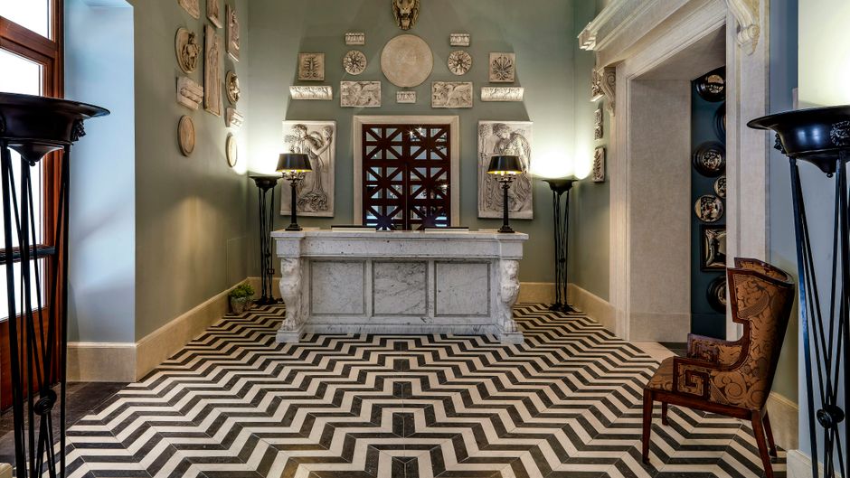Hotel de La Ville Lobby