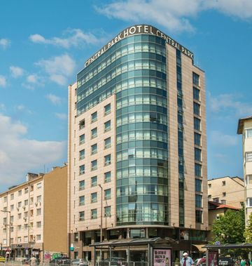 Rosslyn Central Park Hotel