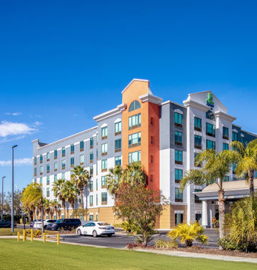 Holiday Inn Express Hotel & Suites