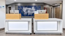 Holiday Inn Express Hotel & Suites