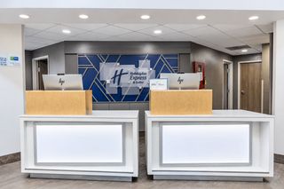 Holiday Inn Express Hotel & Suites