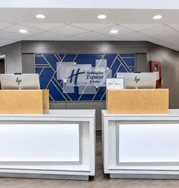 Holiday Inn Express Hotel & Suites