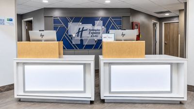 Holiday Inn Express Hotel & Suites