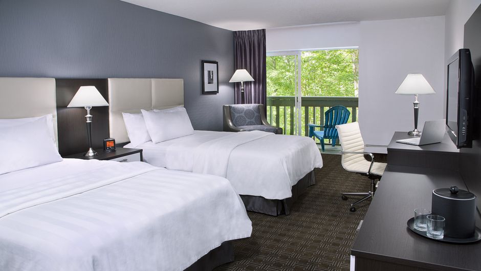 Toronto Don Valley Hotel & Suites Room