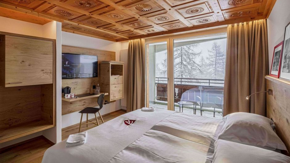 Swiss Alpine Hotel Allalin Room