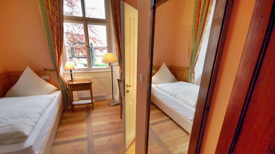 Hotel Schloss Burgellern Room