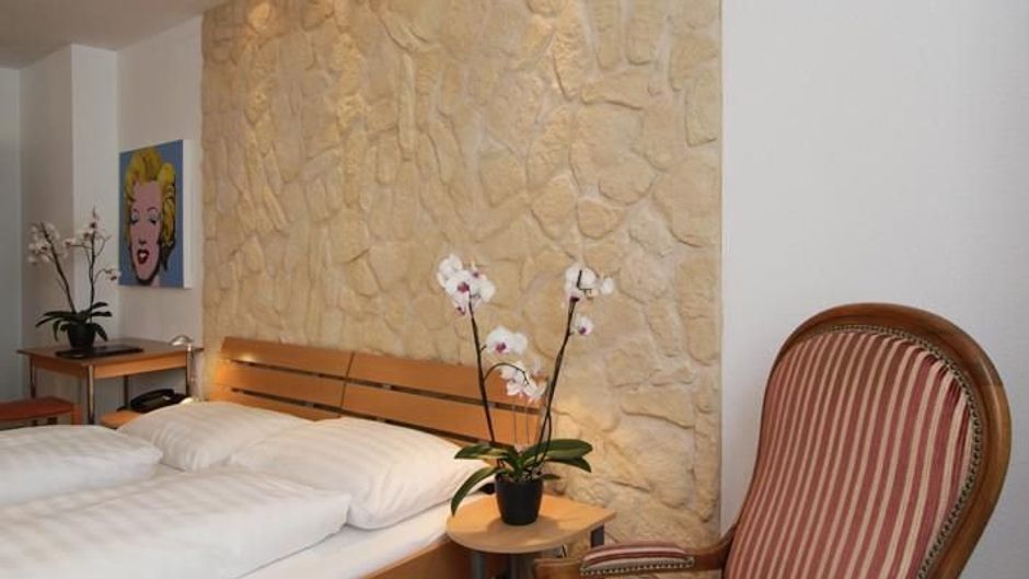 Roter Turm/Tour Rouge Hotel Room