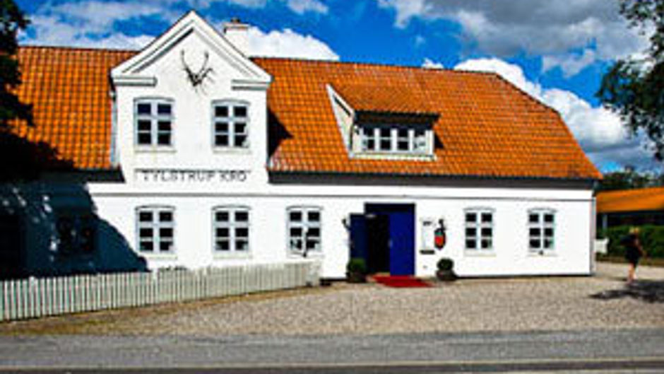 Tylstrup Kro Hotel Exterior