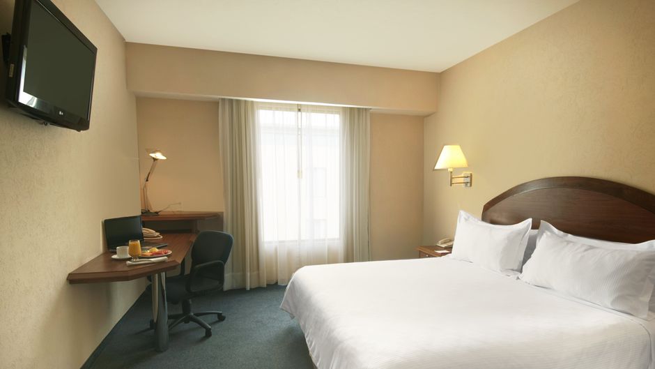 Fiesta Inn Poza Rica Room