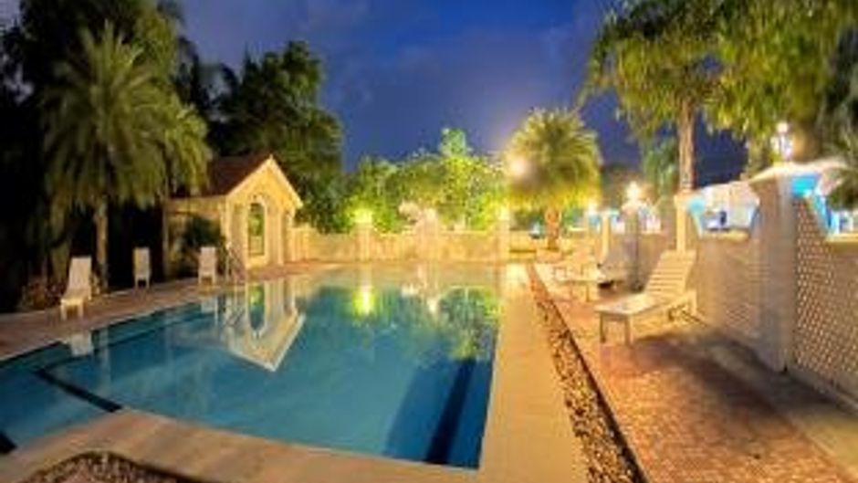 MGM Eastwoods Pool