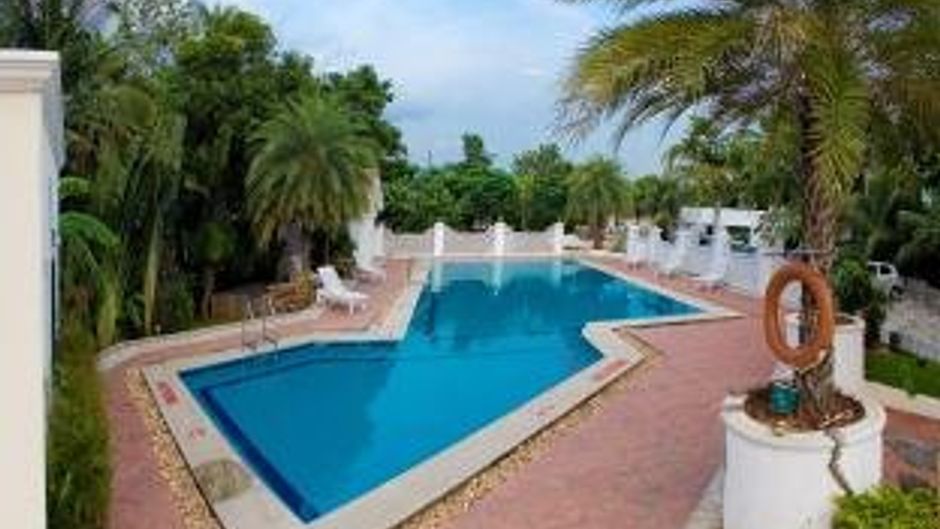 MGM Eastwoods Pool