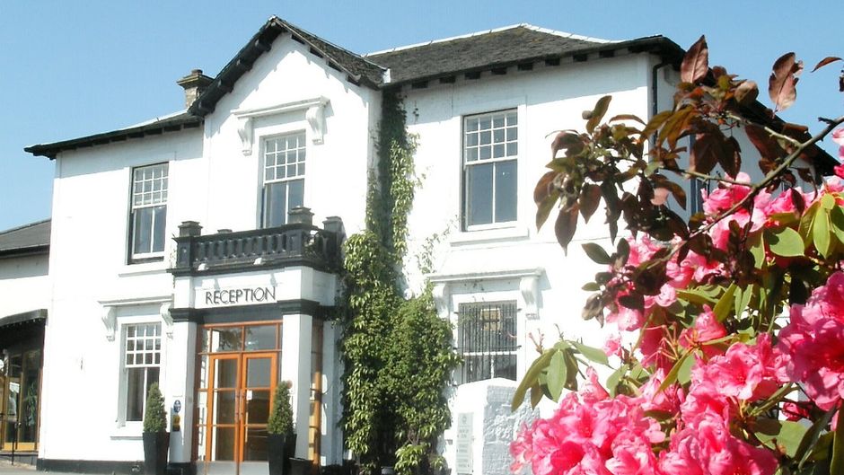 Castlecary House Hotel Exterior