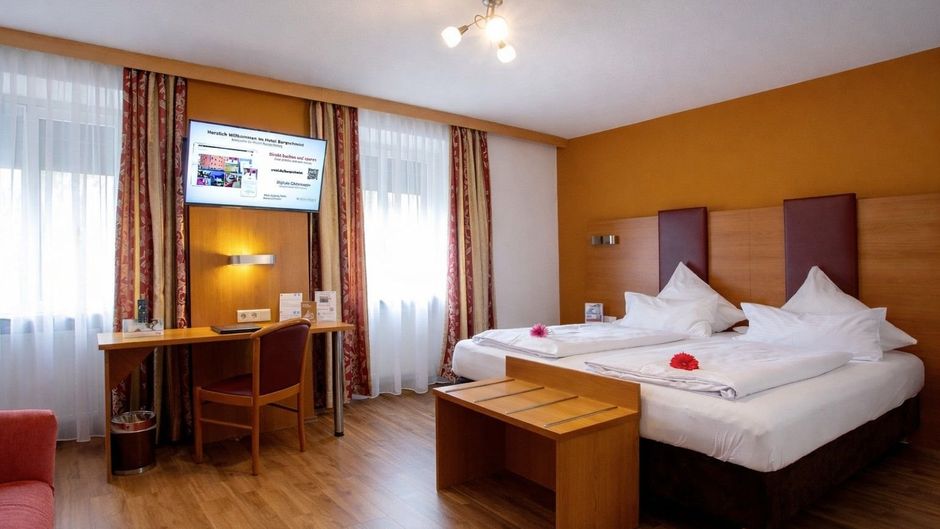 Hotel Burgschmiet Room