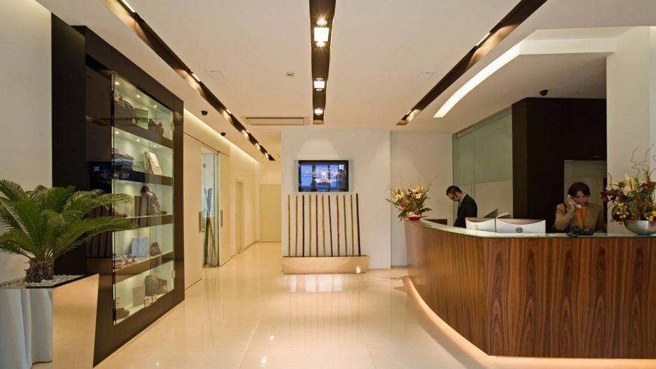 Hotel Card International Lobby