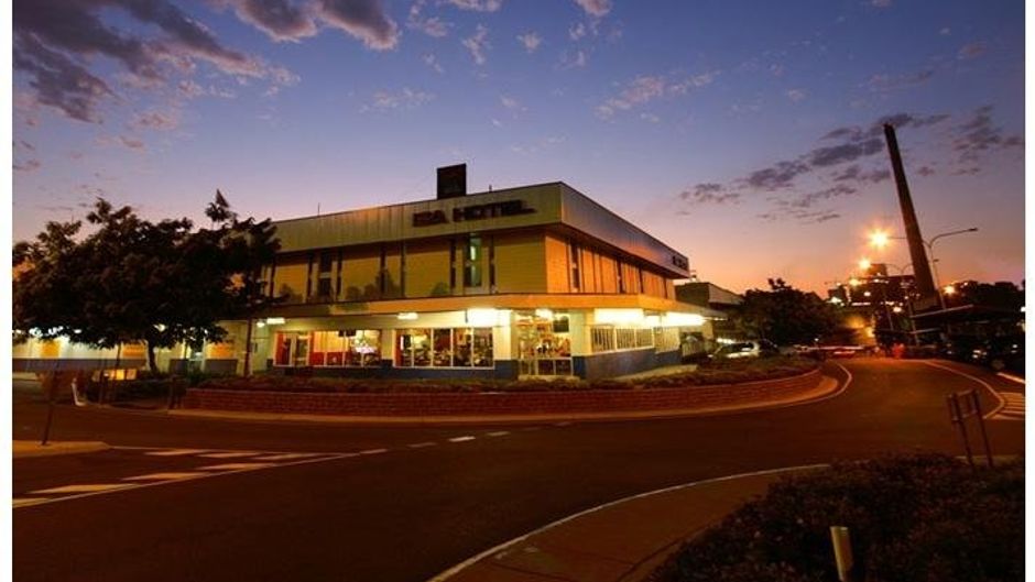 Isa Hotel Exterior