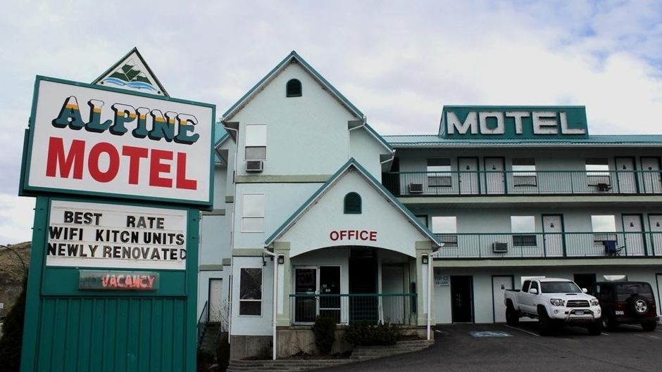 Alpine Motel Exterior