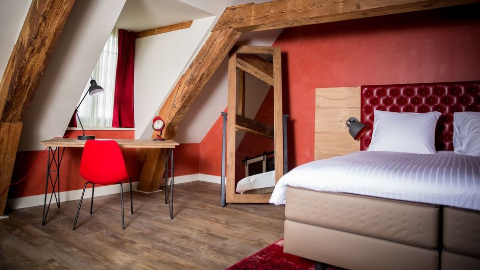 Van Rossum City Hotel Room