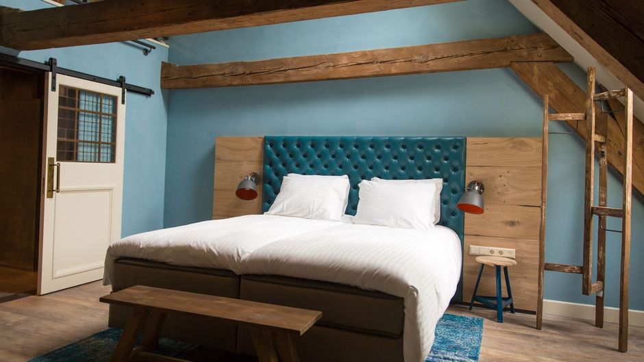 Van Rossum City Hotel Room