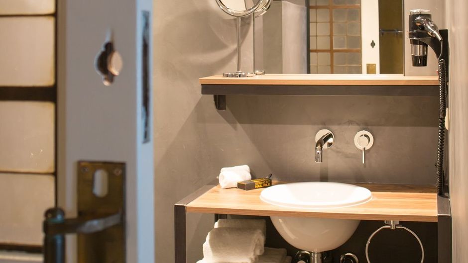 Van Rossum City Hotel Room